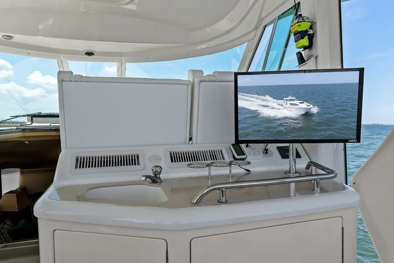 Slide: The Image of Cockpit Wet Bar and TV - 6505537