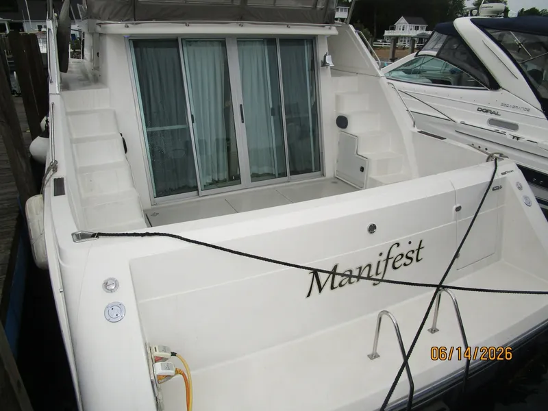 Slide: The Image of 42' Cruisers cockpit forward - 6419291