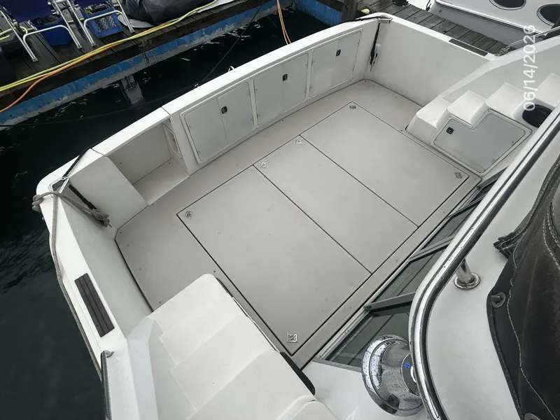 Slide: The Image of 42' Cruisers cockpit2 - 6419293