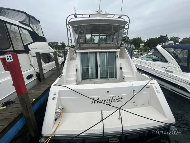 Slide: The Image of 42' Cruisers aft profile - 6419288