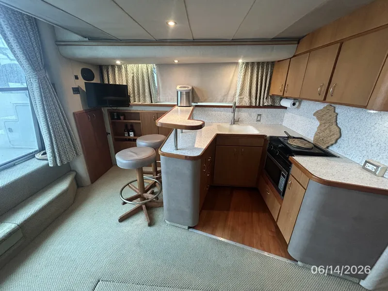 Slide: The Image of 42' Cruisers salon port - 6419328