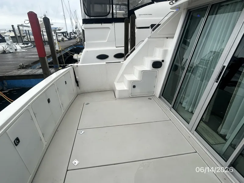 Slide: The Image of 42' Cruisers cockpit port - 6419294