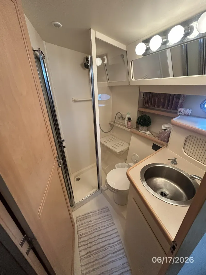 Slide: The Image of 43' Carver guest head - 6422907