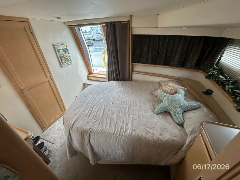 Slide: The Image of 43' Carver master stateroom - 6422914