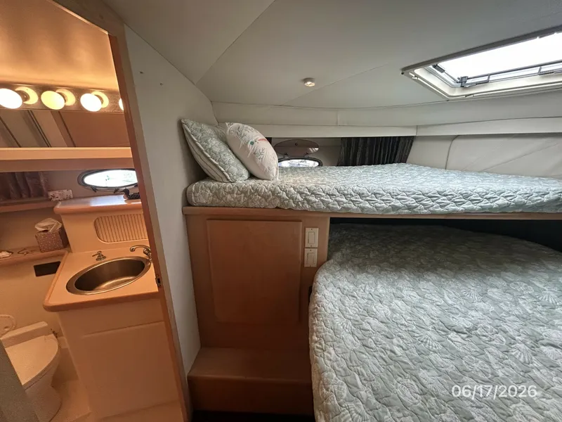 Slide: The Image of 43' Carver guest stateroom port - 6422909