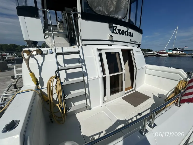 Slide: The Image of 43' Carver cockpit forward - 6422880