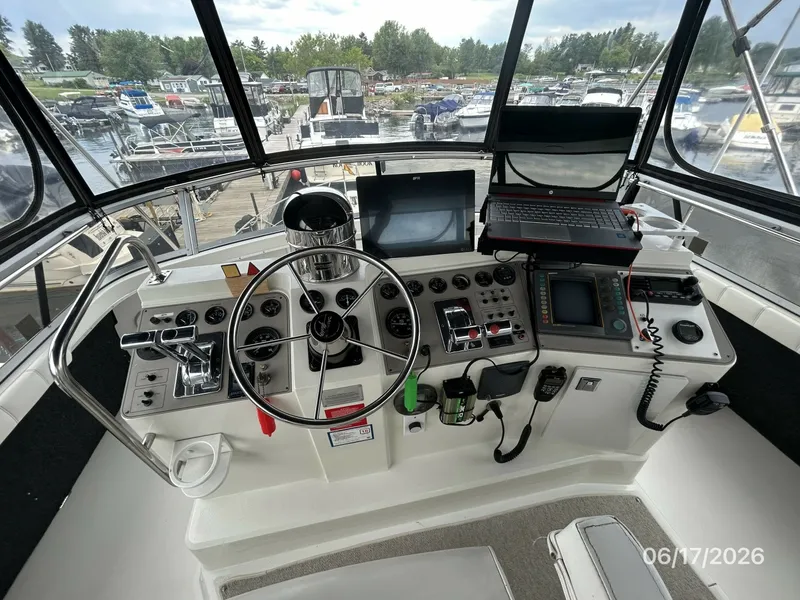 Slide: The Image of 43' Carver flybridge helm3 - 6422892