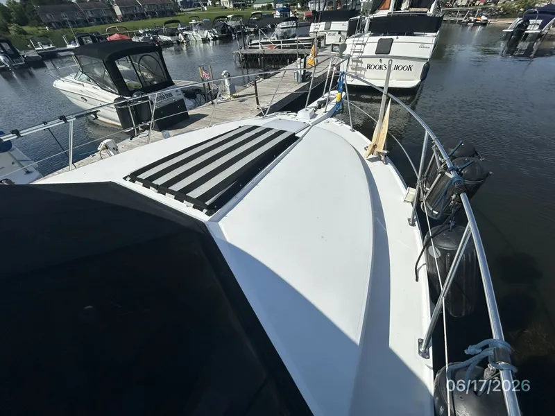 Slide: The Image of 43' Carver foredeck2 - 6422898