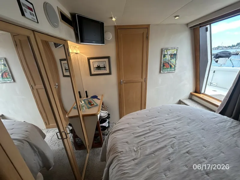 Slide: The Image of 43' Carver master stateroom starboard - 6422917