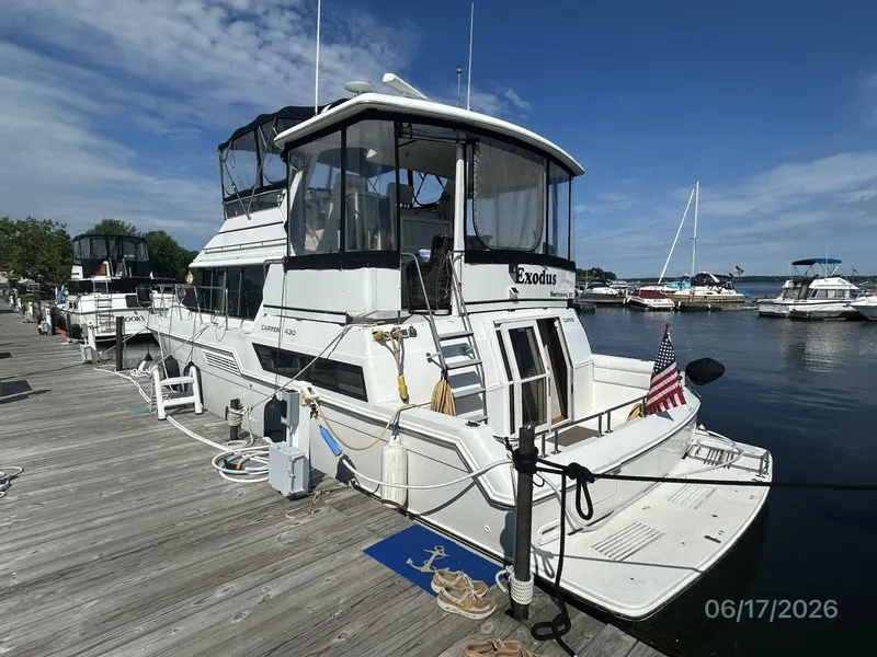 Slide: The Image of 43' Carver port aft profile - 6422918