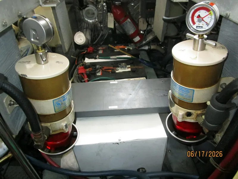 Slide: The Image of 43' Carver Racor fuel filters - 6422923