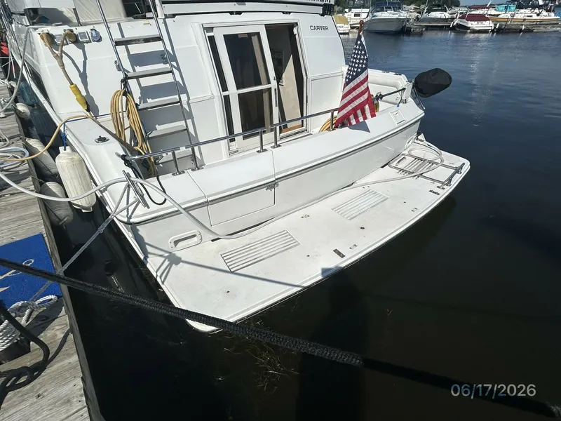Slide: The Image of 43' Carver swimplatform - 6422941