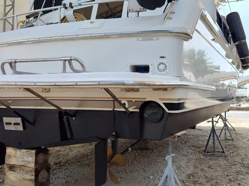 Slide: The Image of 43' Carver hauled out - 6422911