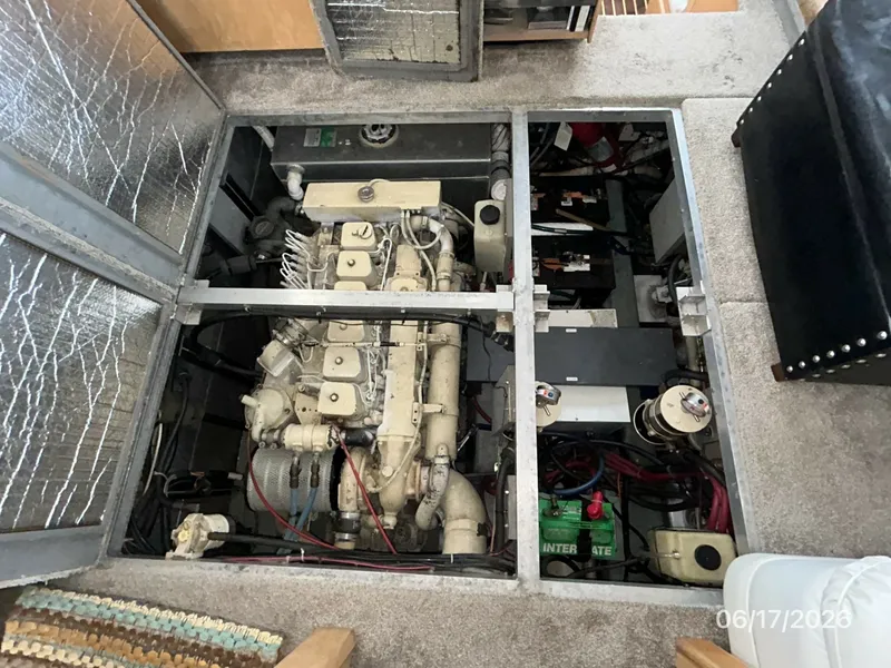 Slide: The Image of 43' Carver engine room access - 6422887