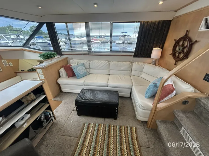 Slide: The Image of 43' Carver salon starboard - 6422928