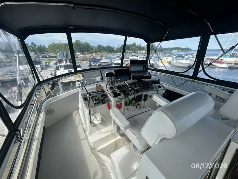 Slide: The Image of 43' Carver flybridge forward - 6422889