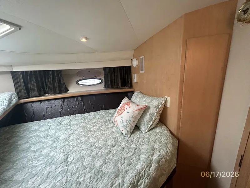 Slide: The Image of 43' Carver guest stateroom starboard - 6422910