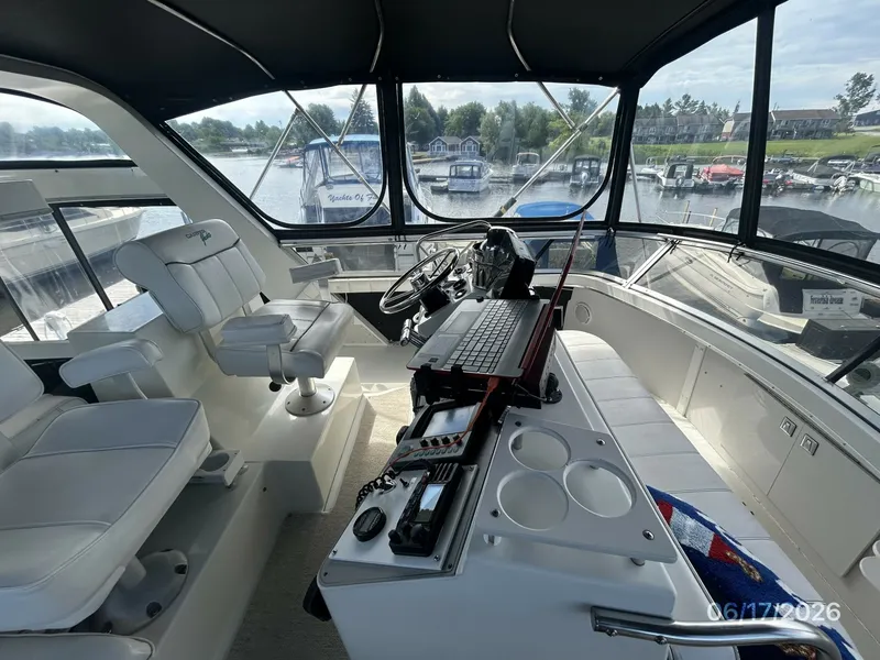 Slide: The Image of 43' Carver flybridge port - 6422895