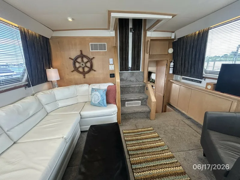 Slide: The Image of 43' Carver salon aft - 6422924