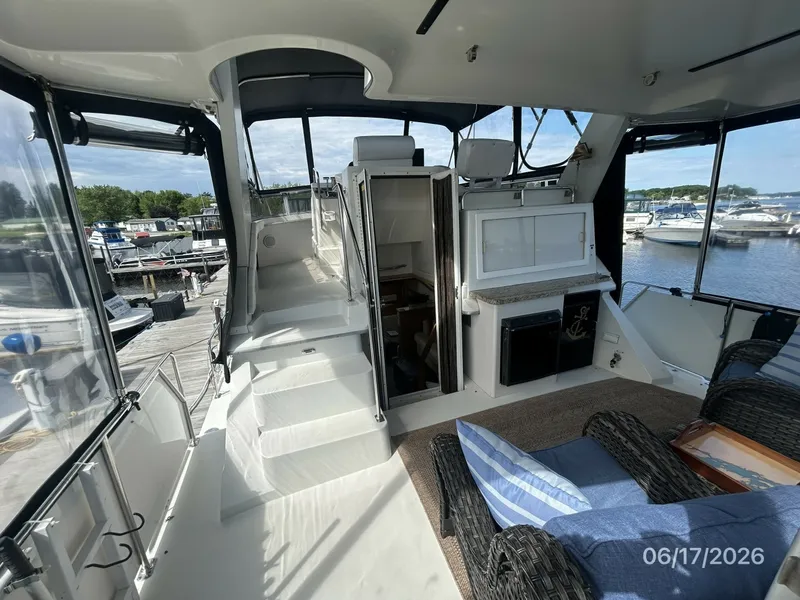 Slide: The Image of 43' Carver sundeck forward - 6422937