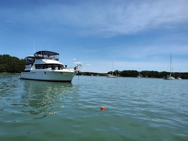 Slide: The Image of 43' Carver starboard forward profile - 6422878
