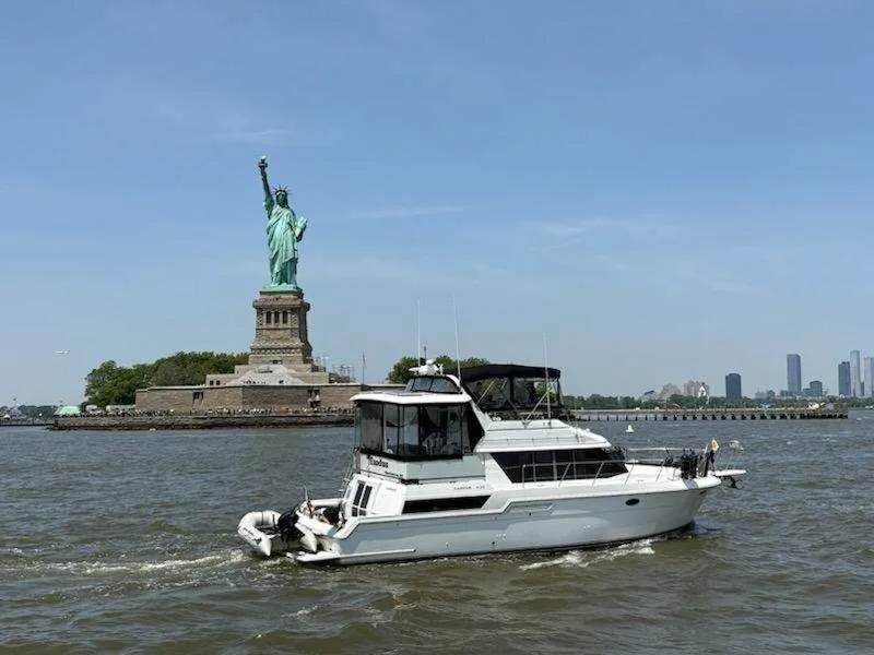 Slide: The Image of 43' Carver starboard profile3 - 6422931