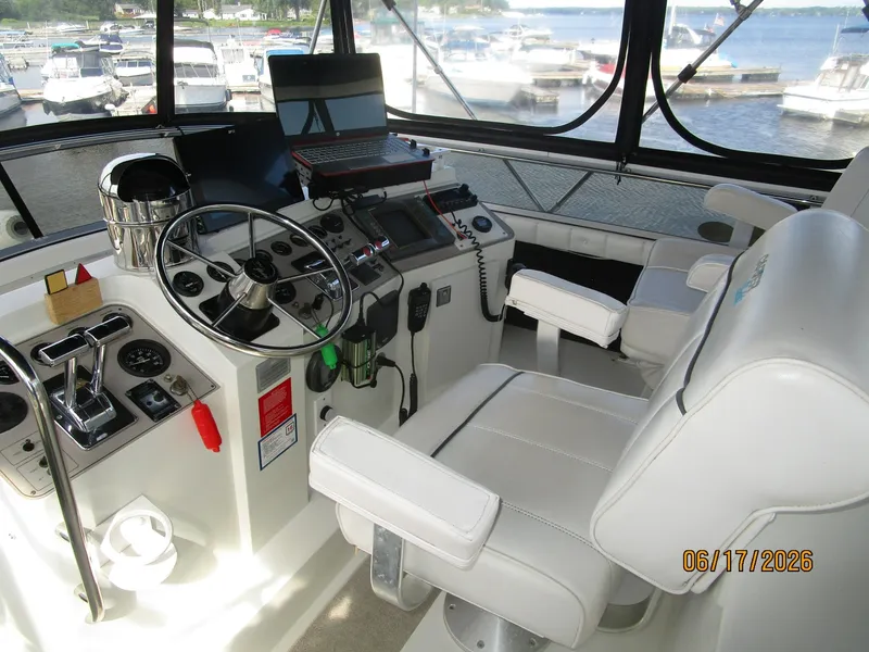 Slide: The Image of 43' Carver flybridge helm2 - 6422893