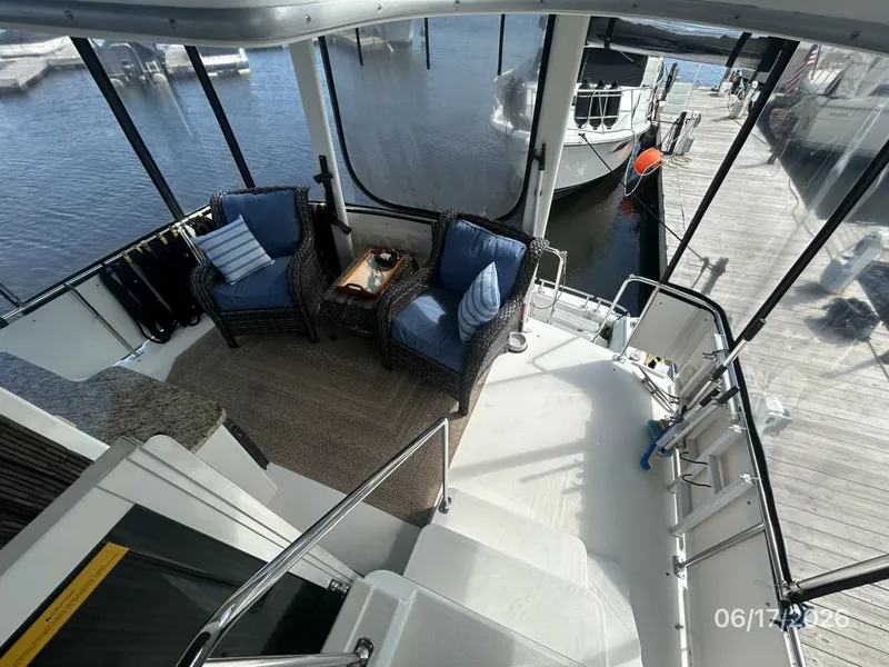 Slide: The Image of 43' Carver sundeck - 6422938