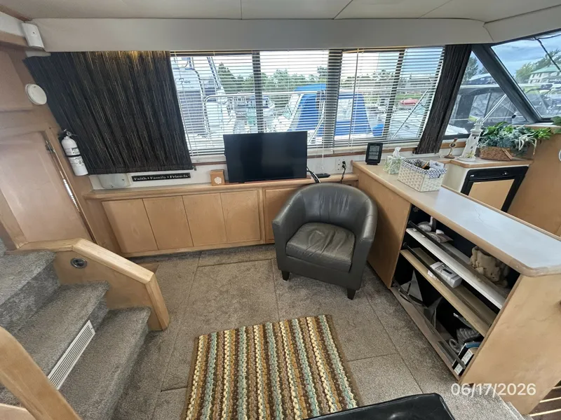 Slide: The Image of 43' Carver salon port - 6422926