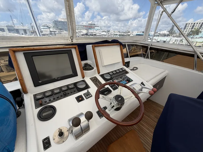 Slide: The Image of Viking Cockpit Motor Yacht 1990 - 7682552