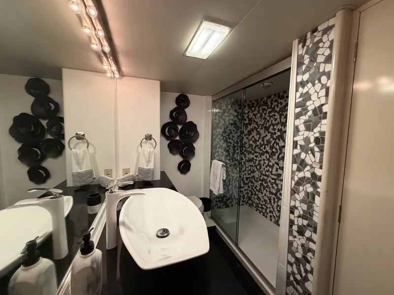 Slide: The Image of Viking Cockpit Motor Yacht 1990 - 7682522