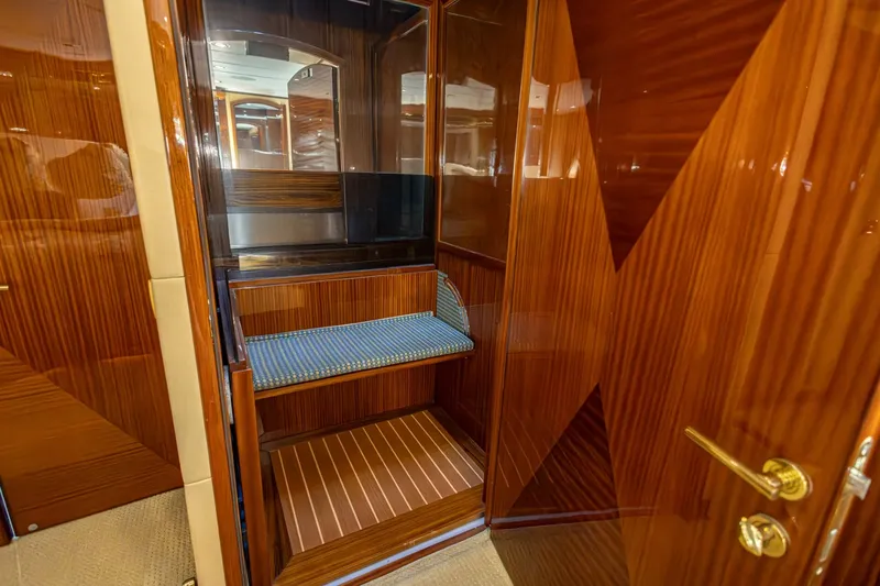 Slide: The Image of Hargrave Enclosed Skylounge 2008 - 6518651