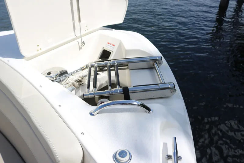 Slide: The Image of Boston Whaler 280 Vantage 2023 - 6457360