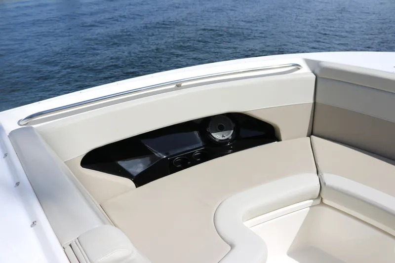 Slide: The Image of Boston Whaler 280 Vantage 2023 - 6457362