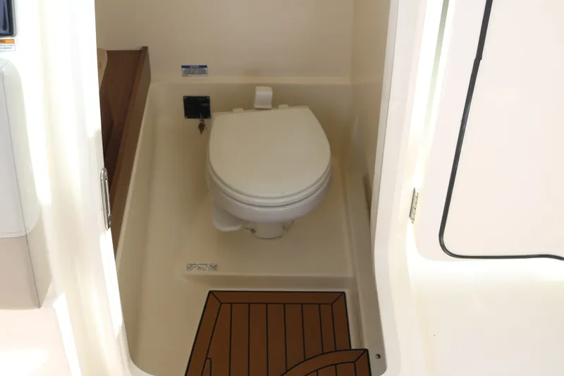 Slide: The Image of Boston Whaler 280 Vantage 2023 - 6457358