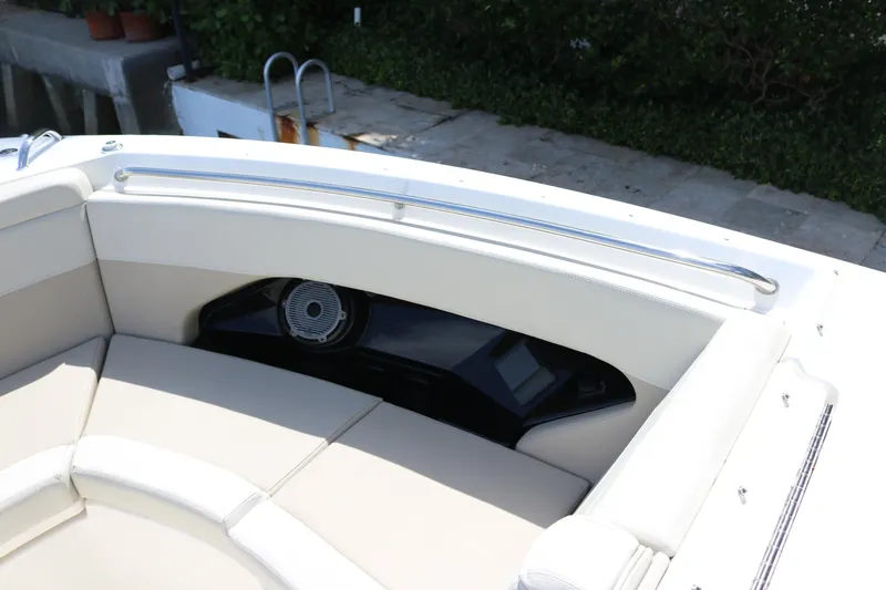 Slide: The Image of Boston Whaler 280 Vantage 2023 - 6457364