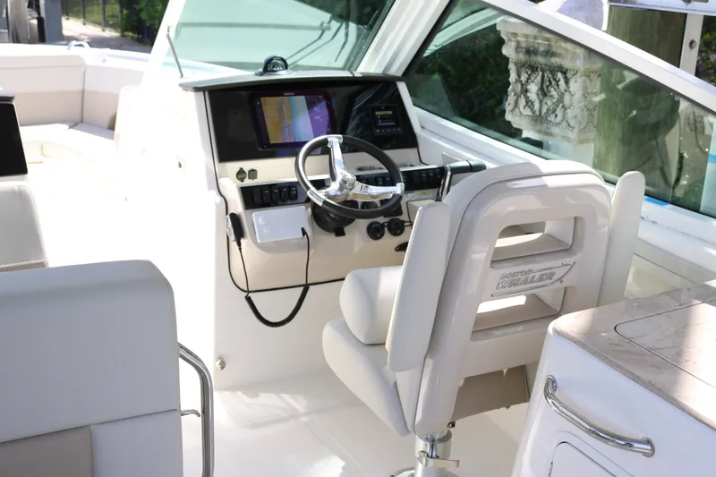 Slide: The Image of Boston Whaler 280 Vantage 2023 - 6457371