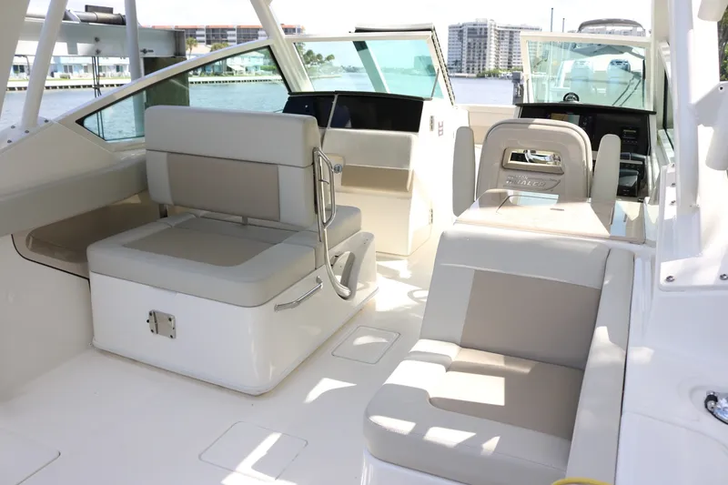 Slide: The Image of Boston Whaler 280 Vantage 2023 - 6457368
