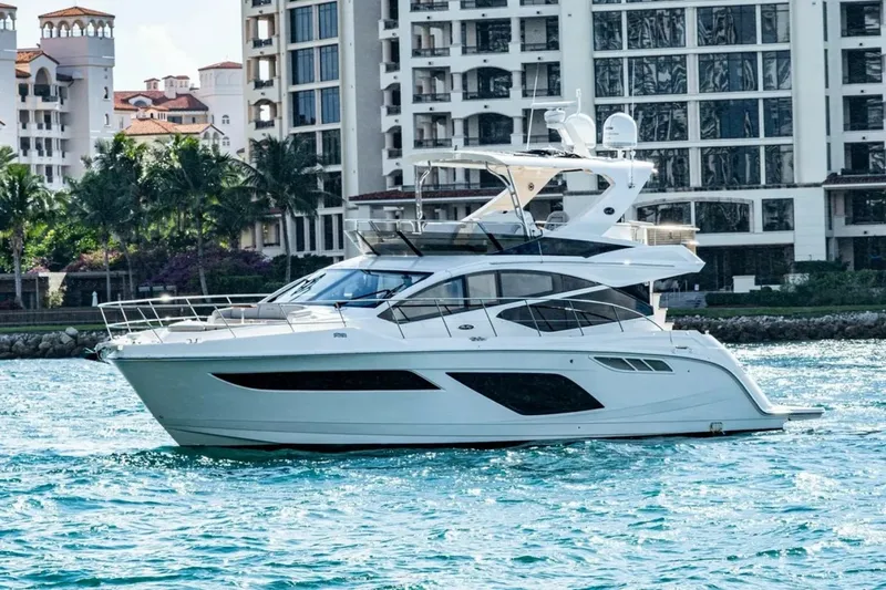 The Image of Sea Ray L550 Fly 2018 - undefined