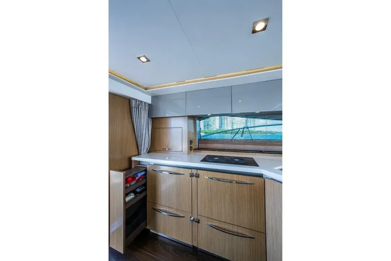 Slide: The Image of Sea Ray L550 Fly 2018 - 6458919