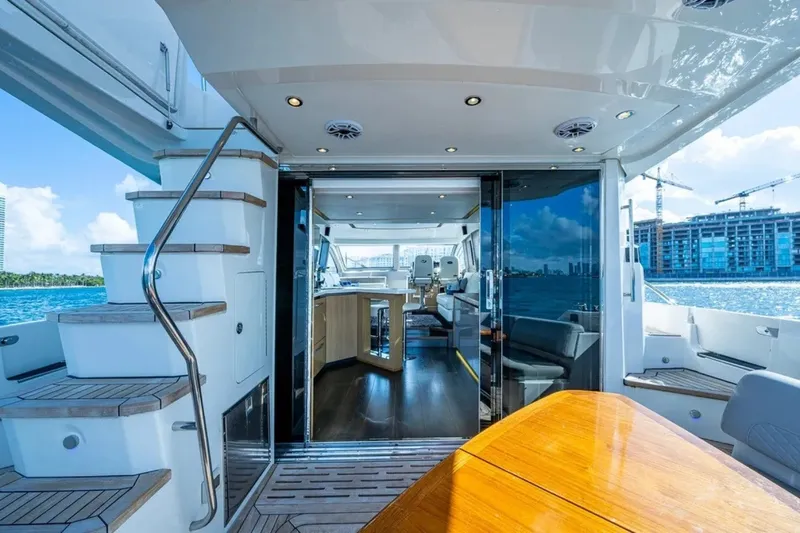 Slide: The Image of Sea Ray L550 Fly 2018 - 6458910