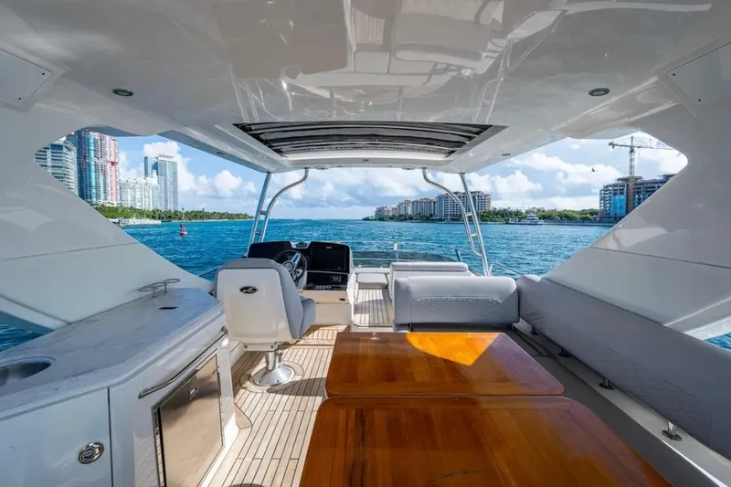Slide: The Image of Sea Ray L550 Fly 2018 - 6458900