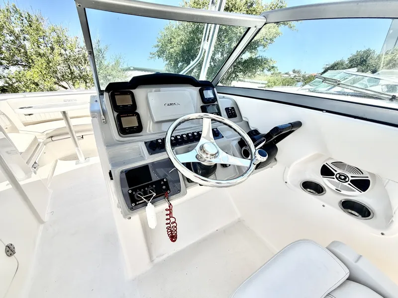 Slide: The Image of Robalo R247 Dual Console 2012 - 6461595