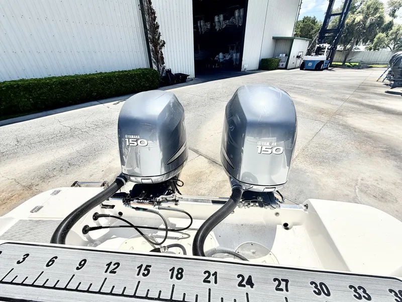 Slide: The Image of Robalo R247 Dual Console 2012 - 6461888