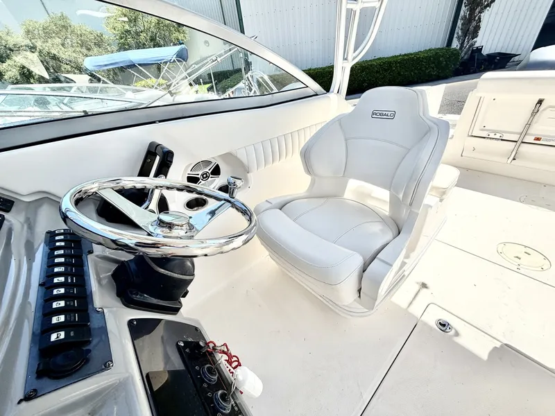 Slide: The Image of Robalo R247 Dual Console 2012 - 6461400
