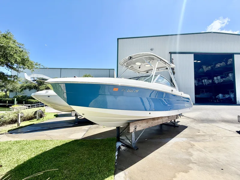 Slide: The Image of Robalo R247 Dual Console 2012 - 6461080