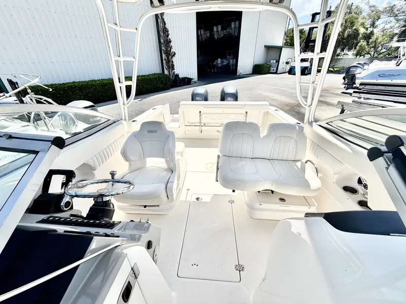 Slide: The Image of Robalo R247 Dual Console 2012 - 6461307