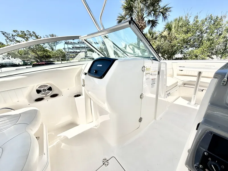 Slide: The Image of Robalo R247 Dual Console 2012 - 6461549