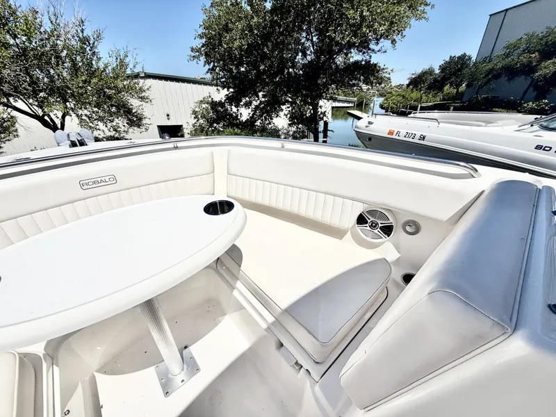 Slide: The Image of Robalo R247 Dual Console 2012 - 6461305