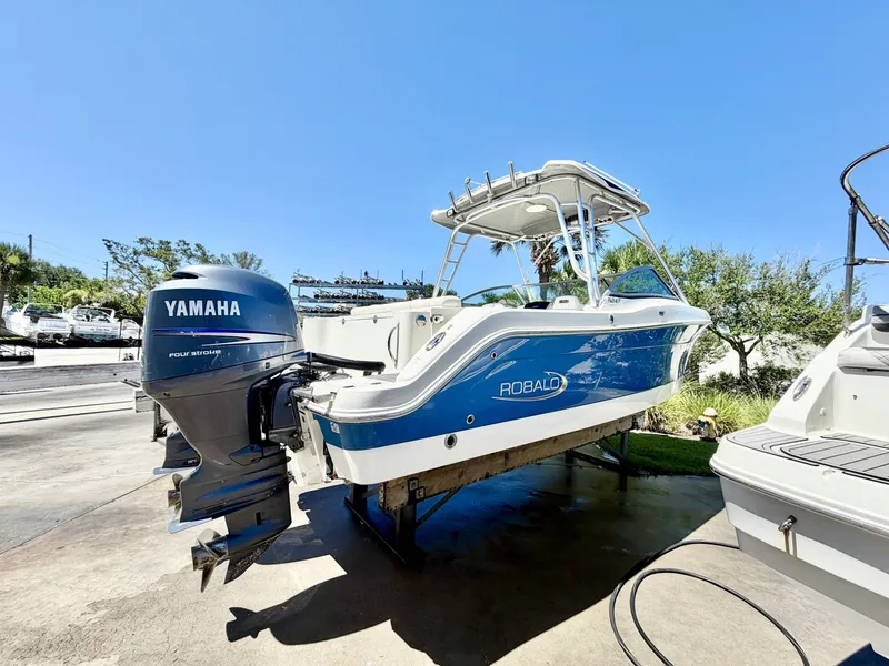 Slide: The Image of Robalo R247 Dual Console 2012 - 6462138